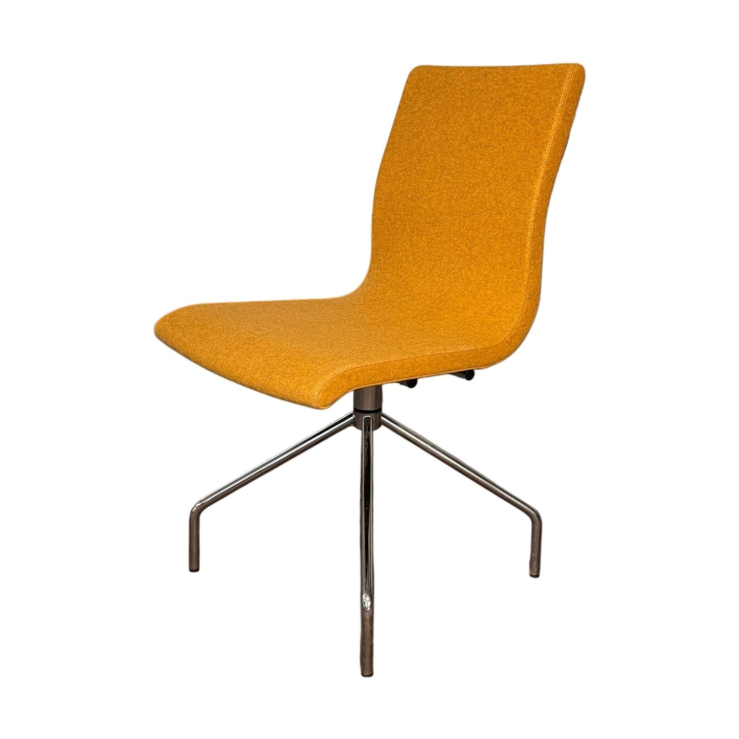 Flex konferansestol fra Skandiform, uten hjul, oransje