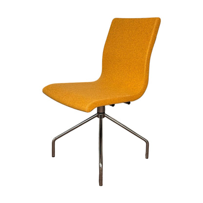Flex konferansestol fra Skandiform, uten hjul, oransje