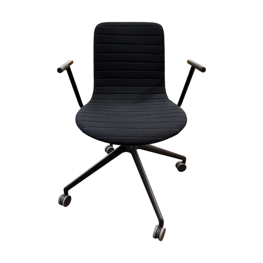 Møteromstol fra Horreds på hjul m/armlener