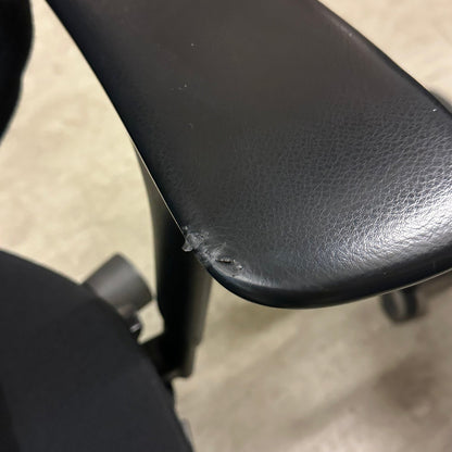 Kinnarps Synchrone 9000, grå ramme på rygg