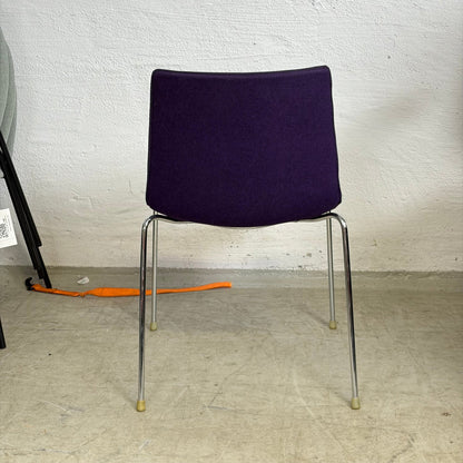 Catifa 46 konferansestol fra Arper i lilla