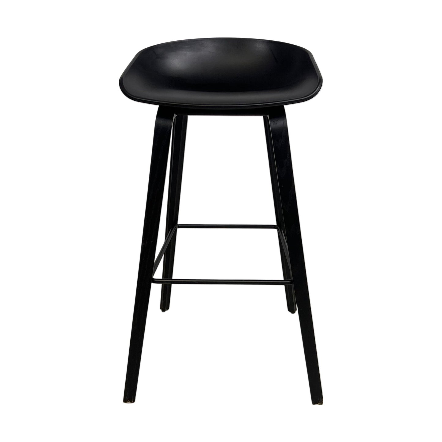 HAY About a stool barstol i svart, eikefiner