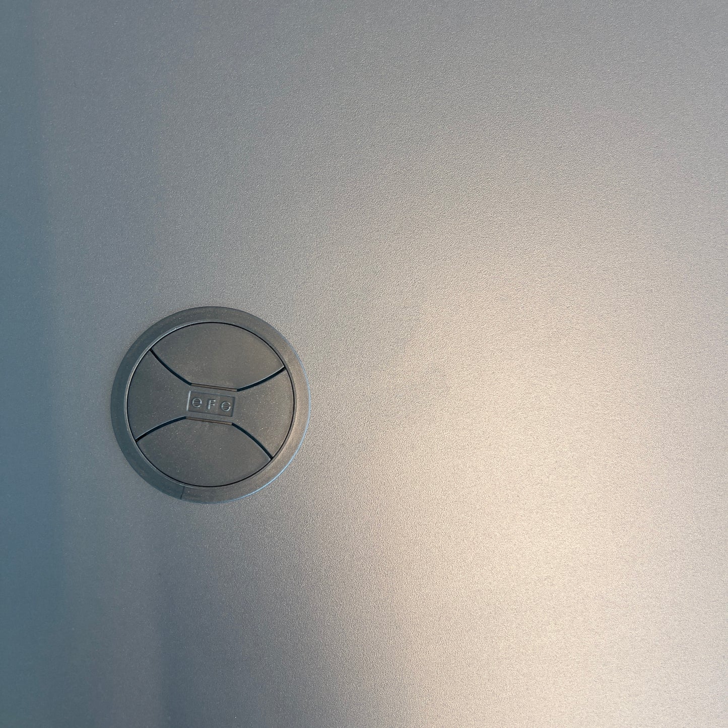 Elektrisk hev/senk skrivebord fra EFG, 180x120 cm