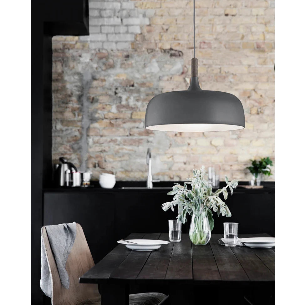 Acorn pendellampe fra Northern, grå