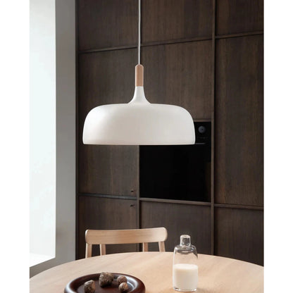 Acorn pendellampe fra Northern, hvit