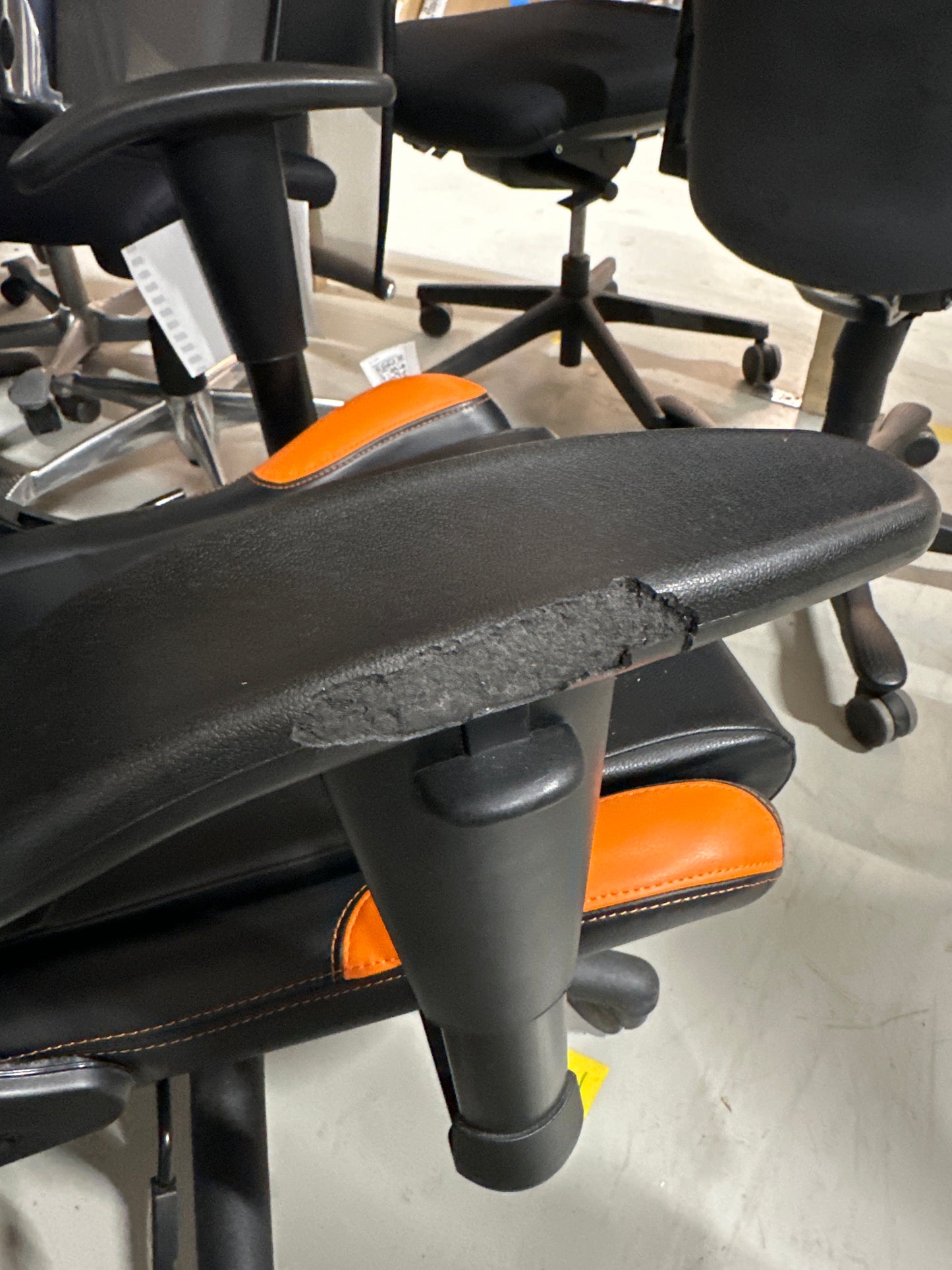 OMP Beta gamingstol m/oransje detaljer