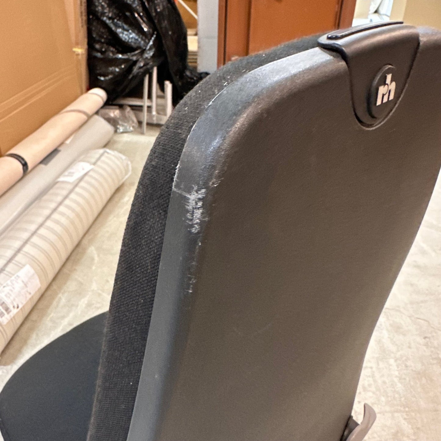 400 kontorstol fra RH Logic, svart