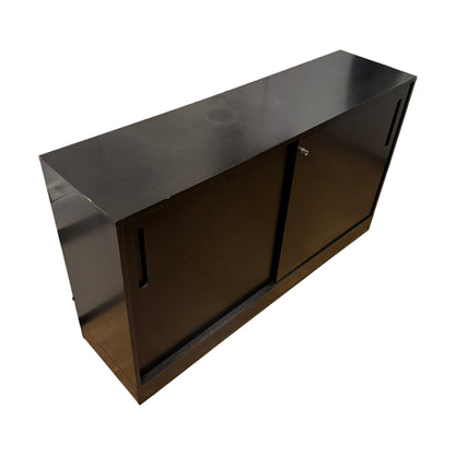 Svart skap fra Horreds