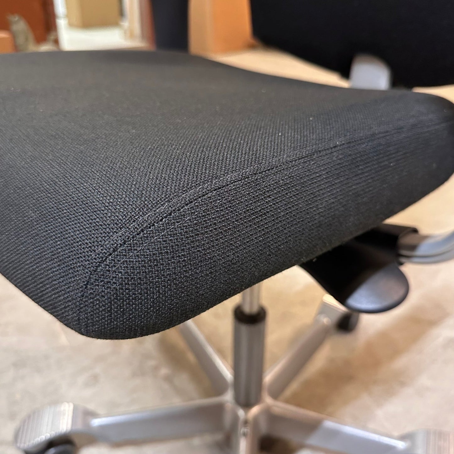 HÅG kontorstol med nakkestøtte, sort