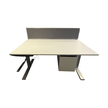 Elektrisk hev/senk skrivebord fra Kinnarps, hvit laminat, 160x80 cm