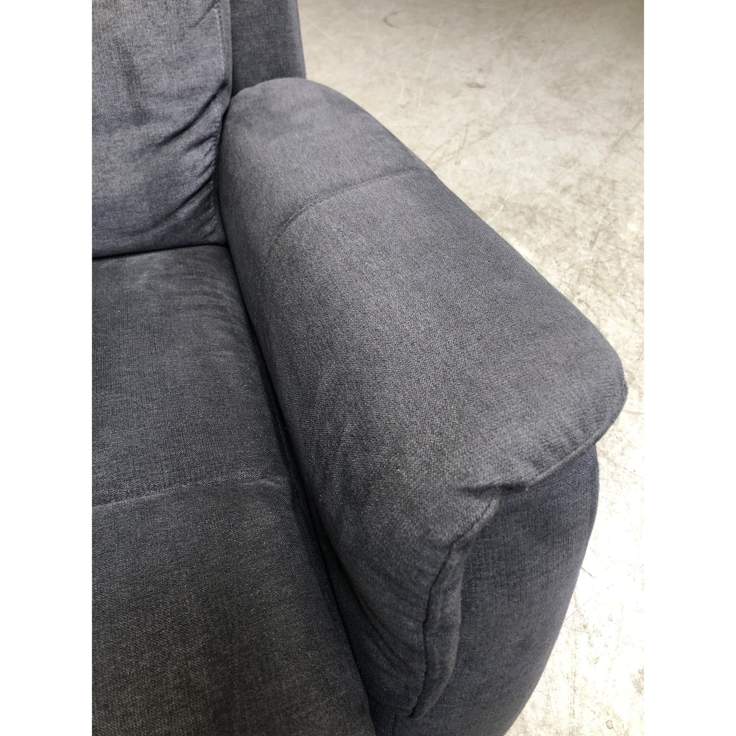 Tornio lenestol fra A-Møbler, grått tekstil, svingbar, recliner