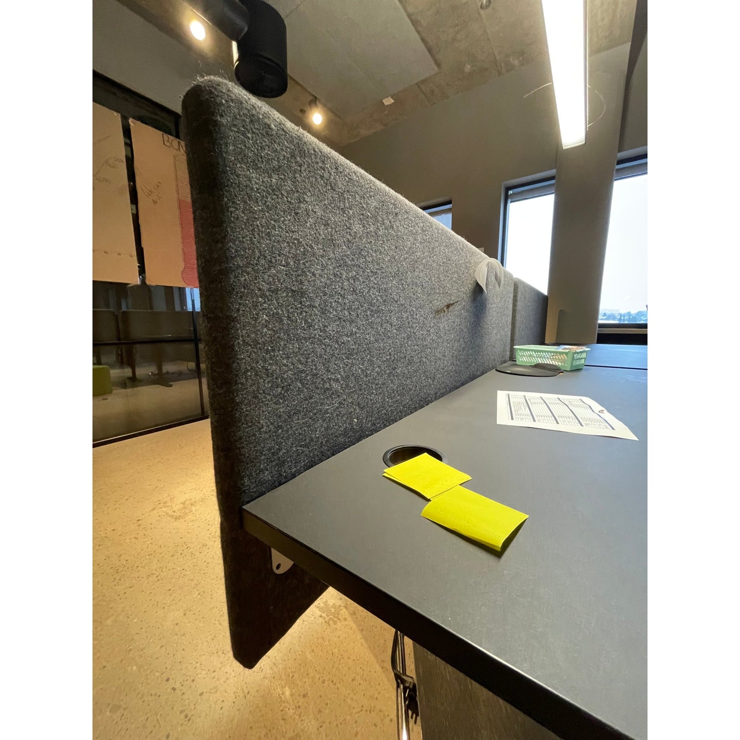 EFG skillevegg, mørk grå ull, 140x60 cm