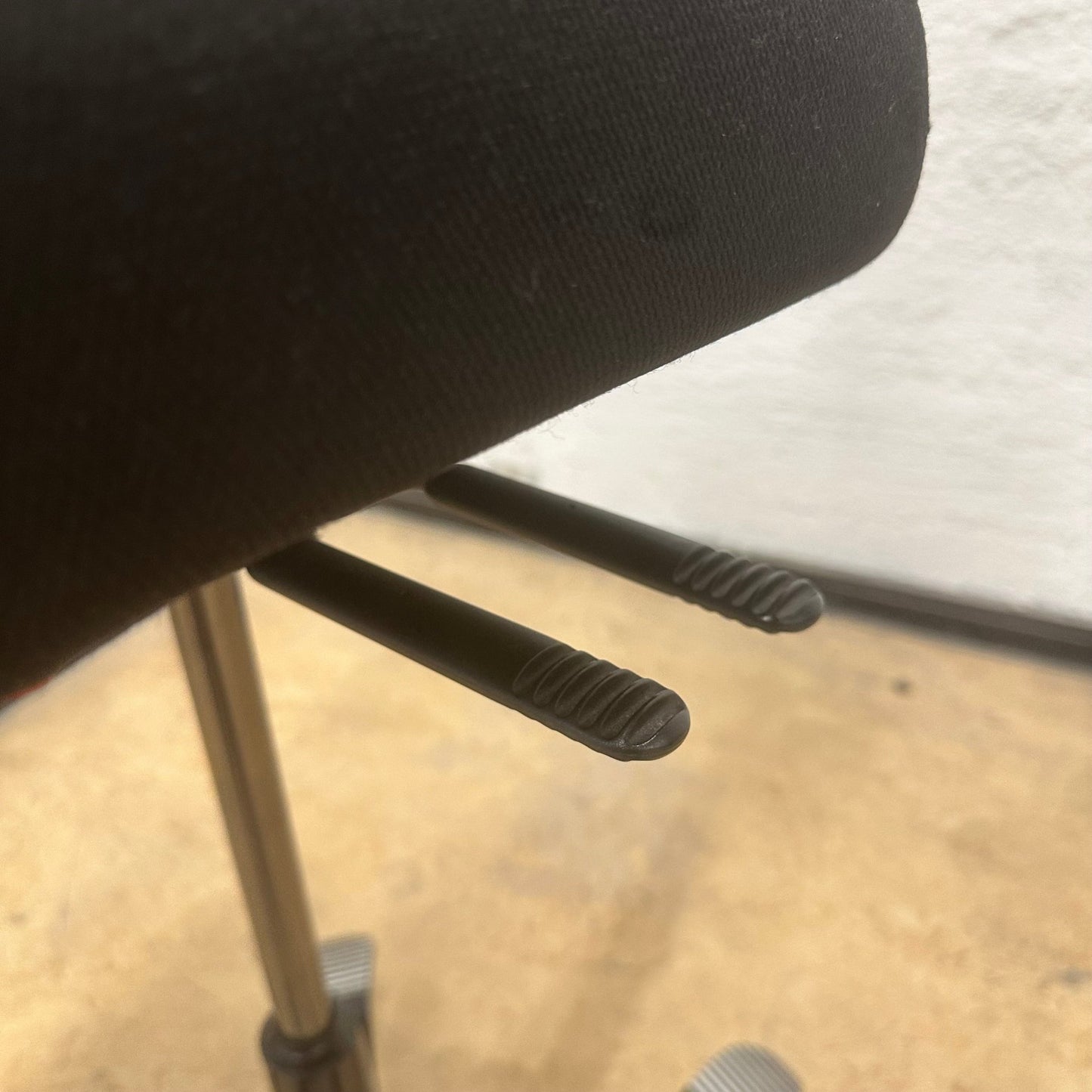 Håg Capisco sort understell, lav liftomat