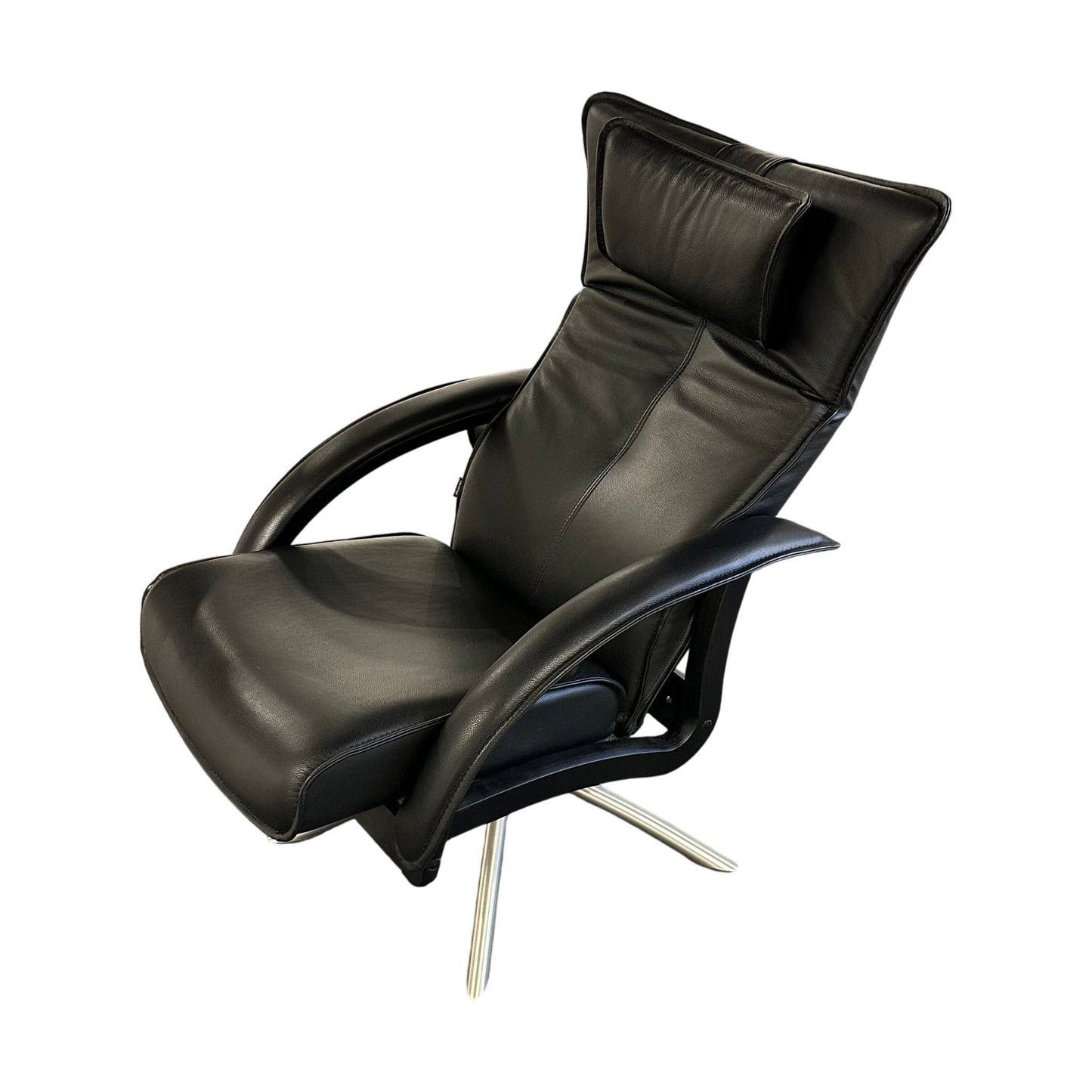 Delta lenestol fra Brunstad, hud, m/fotskammel