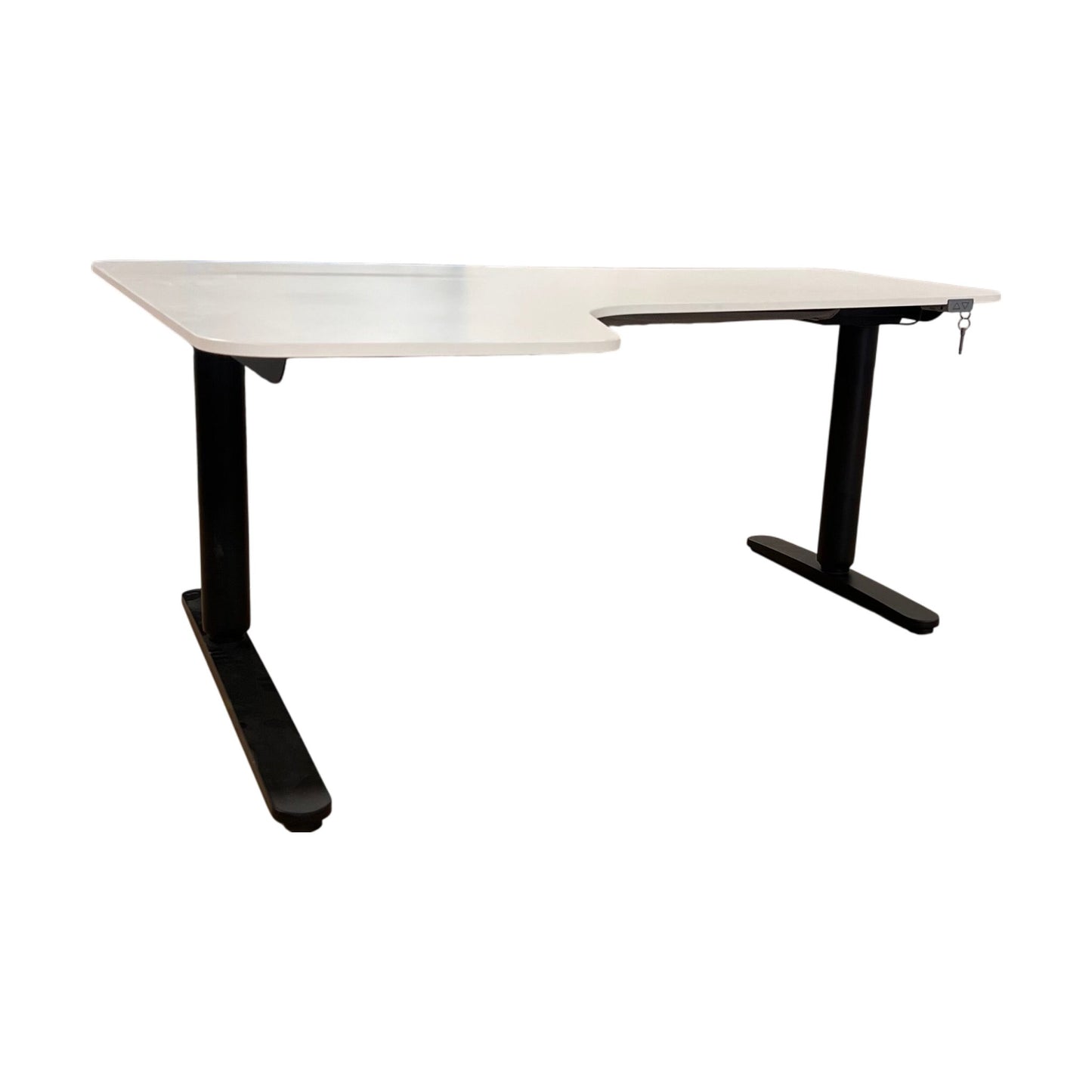 Bekant elektrisk hev/senk skrivebord fra IKEA, MDF med laminatoverflate, 160x110 cm