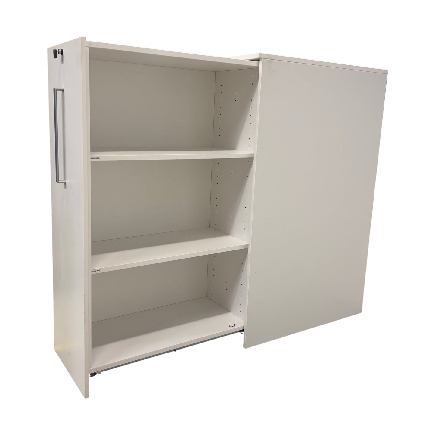 Skap fra Kinnarps, med lås mot høyre, hvit