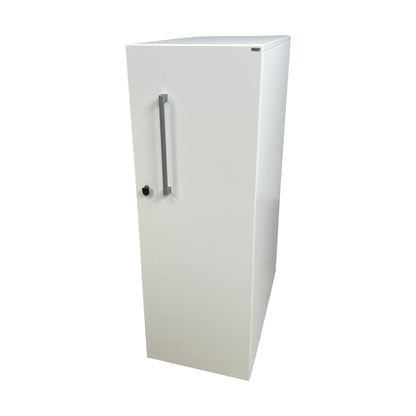 Låsbar tårnskap fra Kinnarps, åpning venstre, hvit