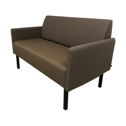 Eon 2-seter sofa fra VAD i brun