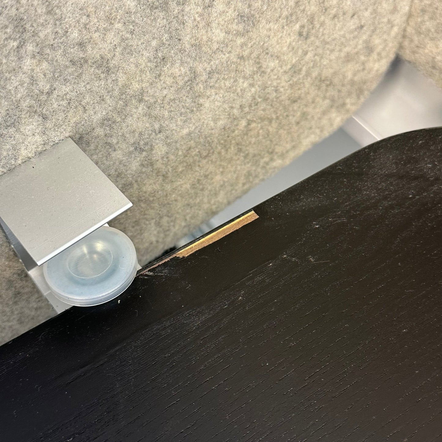 Bekant skrivebord fra IKEA, svart laminat, 160x120 cm