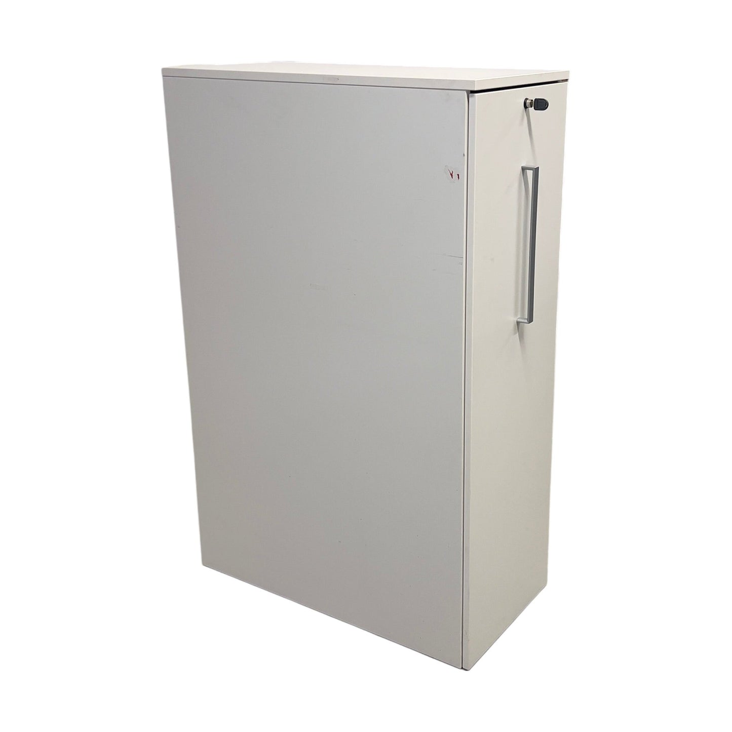 Skap fra Kinnarps, med lås mot høyre, hvit