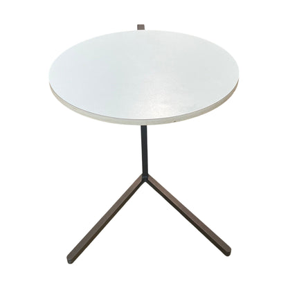 Sidebord fra SA Møbler, hvit med svart stålramme, 48x48x60 cm