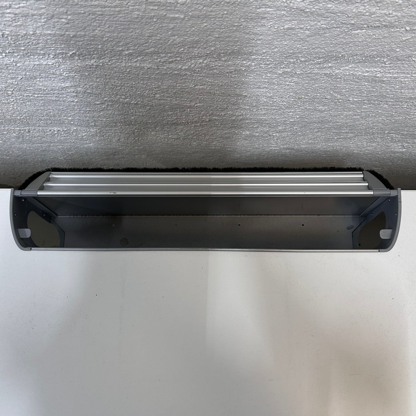 Kinnarps elektrisk hev/senk skrivebord fra Kinnarps, hvit, 180x80 cm