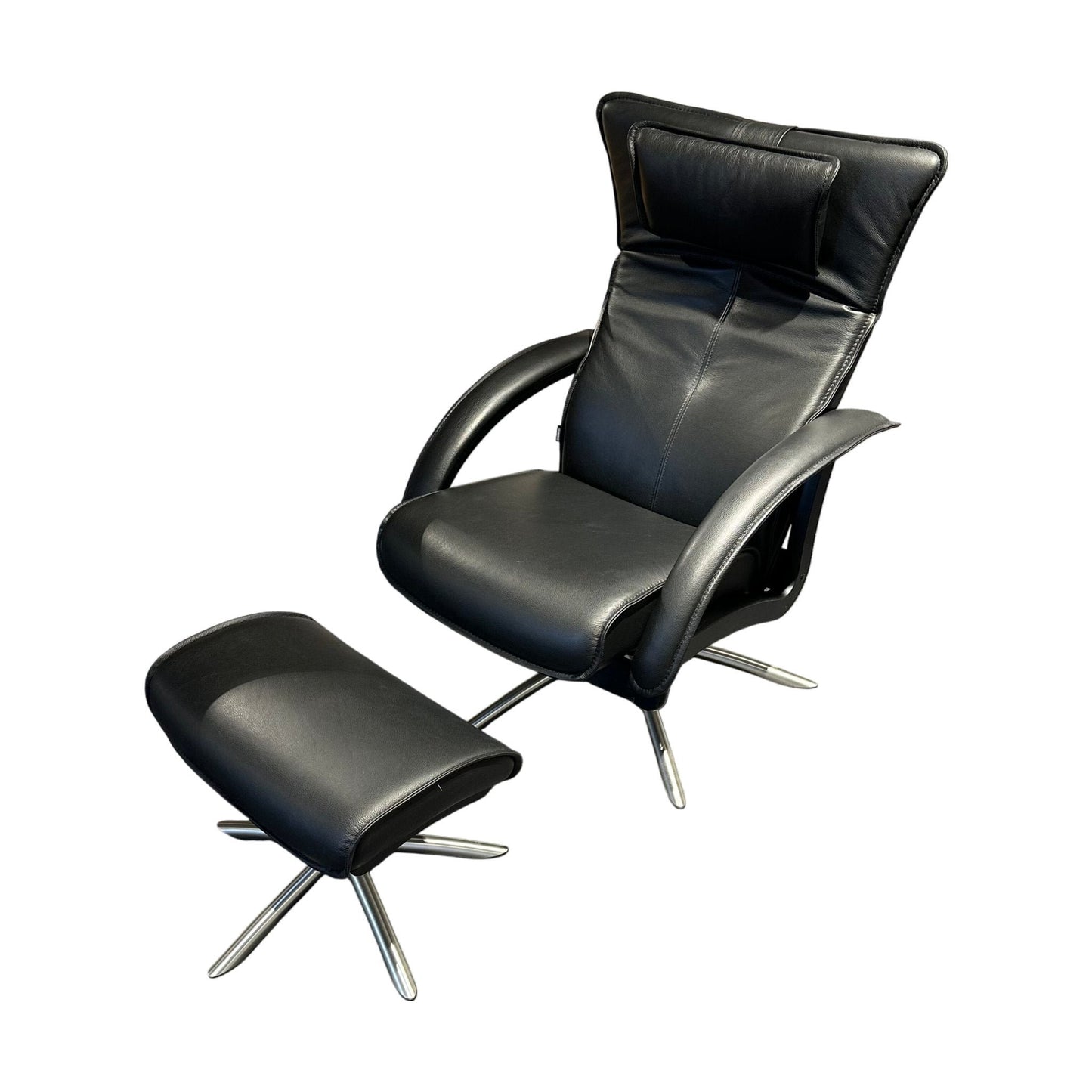 Delta lenestol fra Brunstad, hud, m/fotskammel