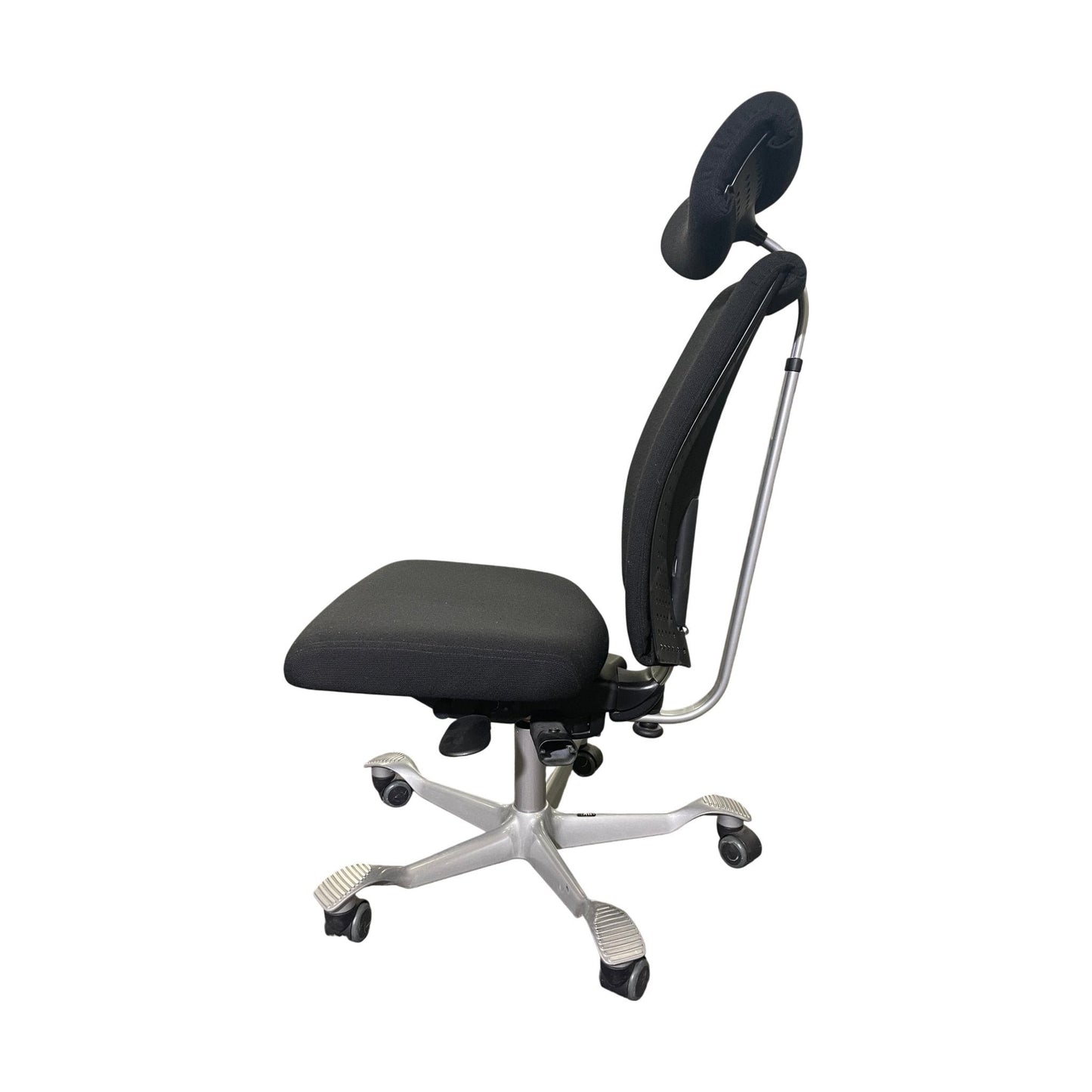 HAG H05 kontorstol med nakkestøtte, svart