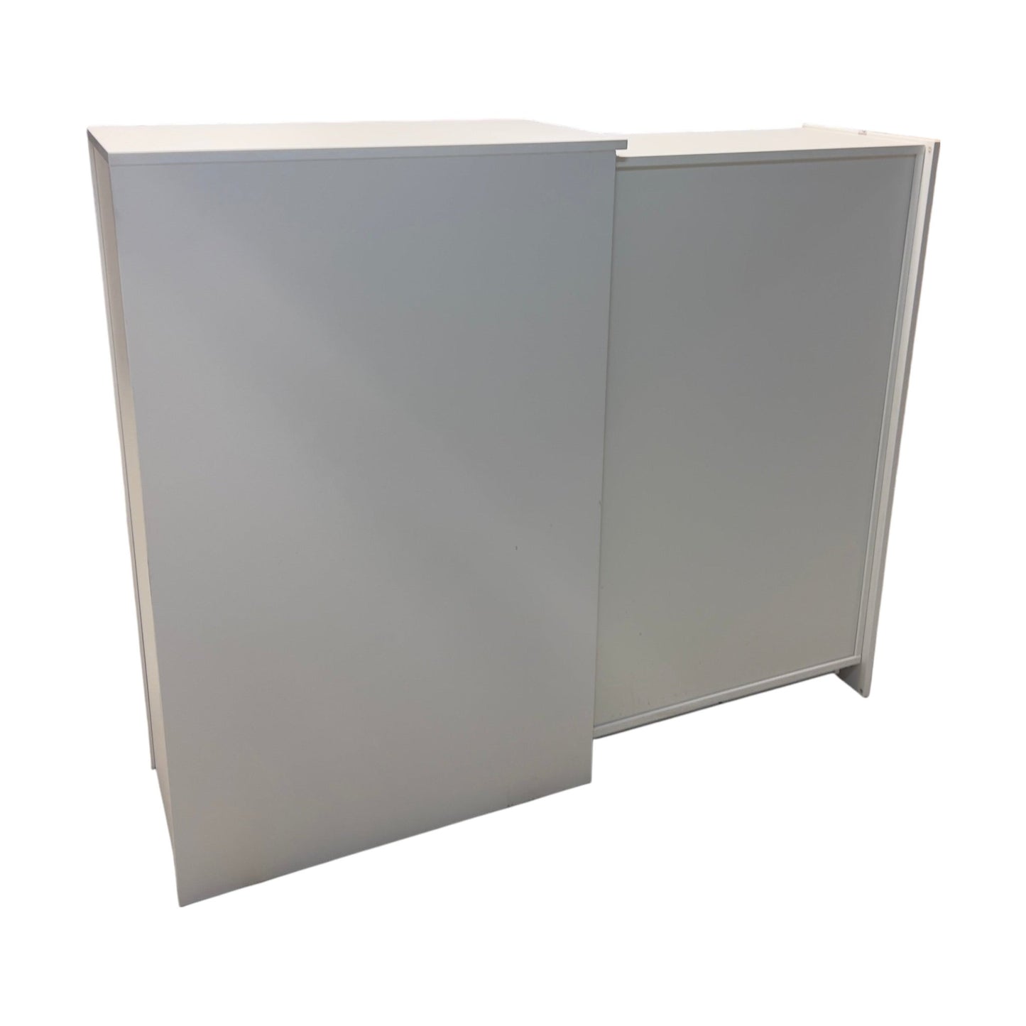 Skap fra Kinnarps, med lås mot høyre, hvit