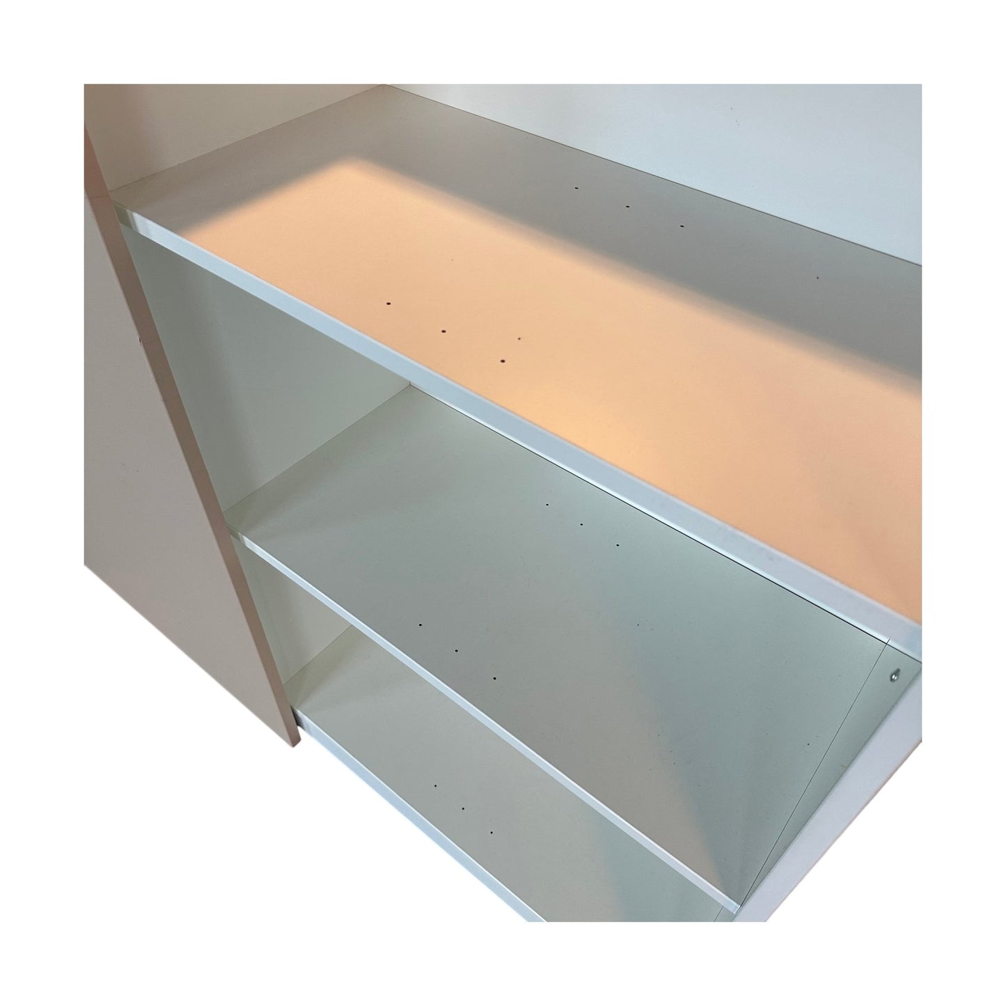 Tårnskap i beige, med venstredør