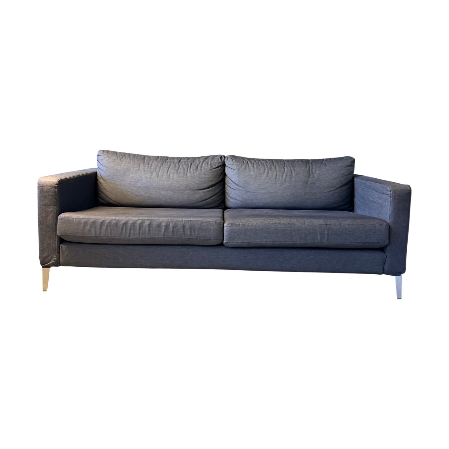 3-seter sofa i grått tekstil