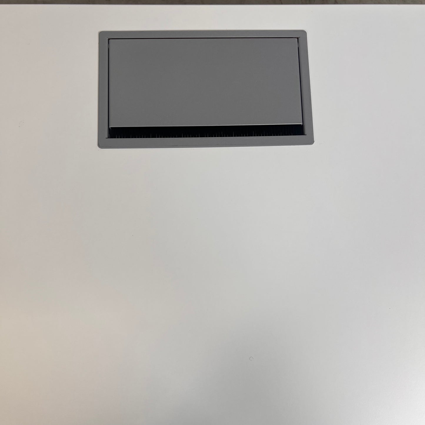 Manuelt justerbart hev/senk skrivebord 160x80 cm, grå/hvit, Kinnarps