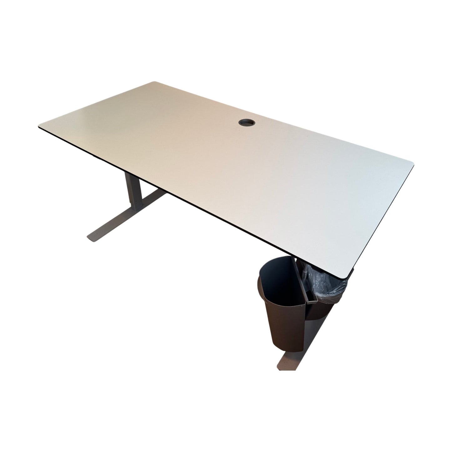 Skrivebord m/og kabelhull, 160cm