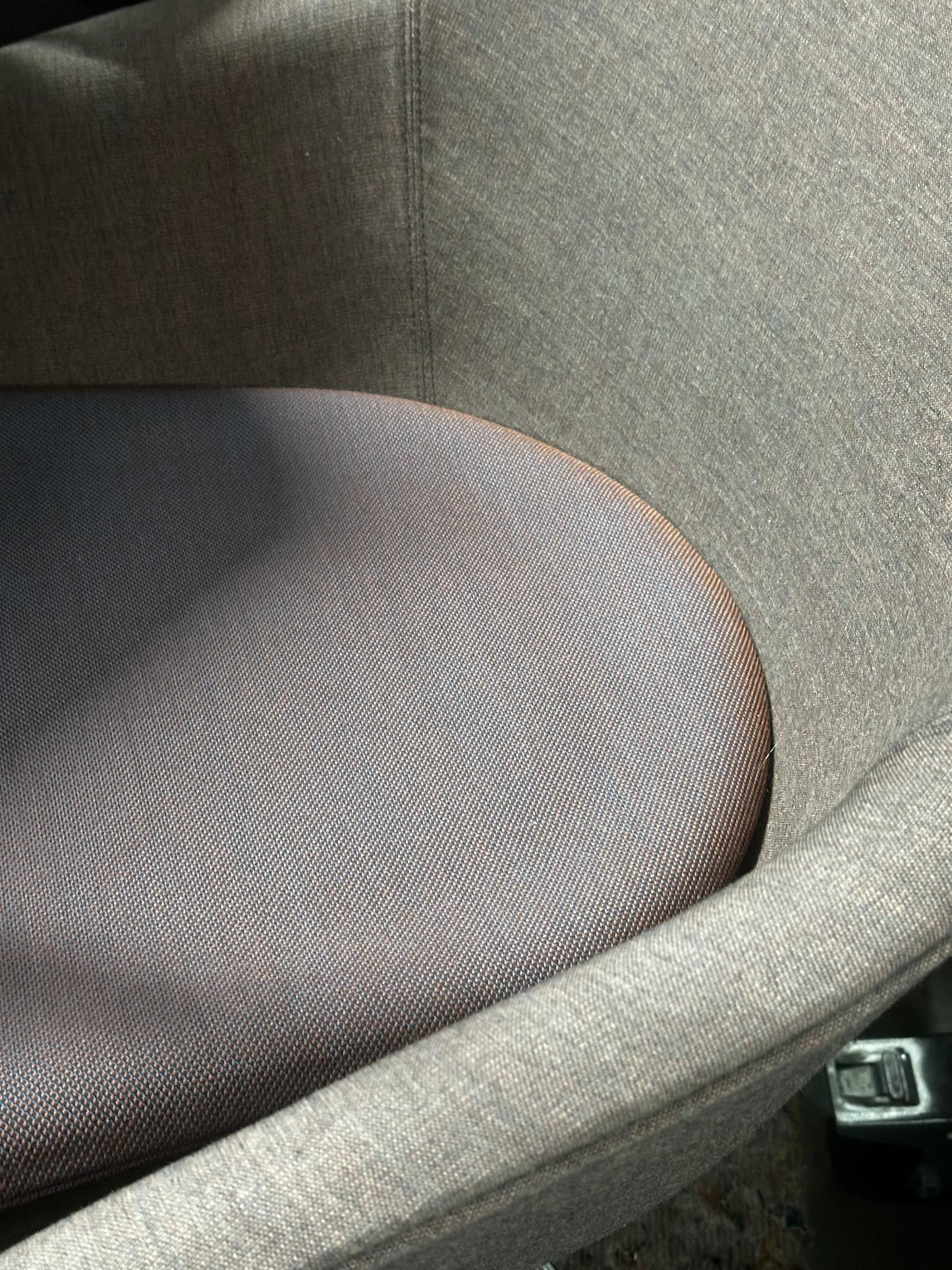 About A Lounge lenestol fra HAY