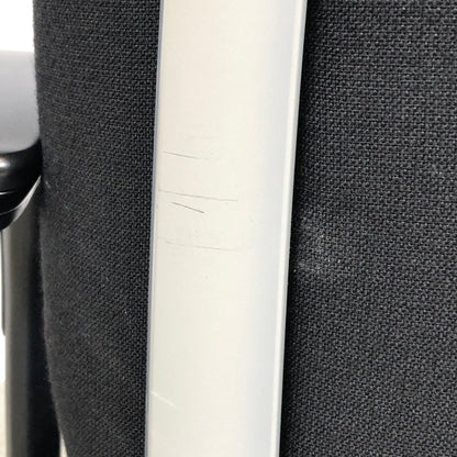 Kinnarps Synchrone 9000, grå ramme på rygg