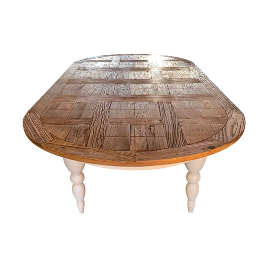 Romslig, retro spisebord i massivt tre med hvite ben, 260cm