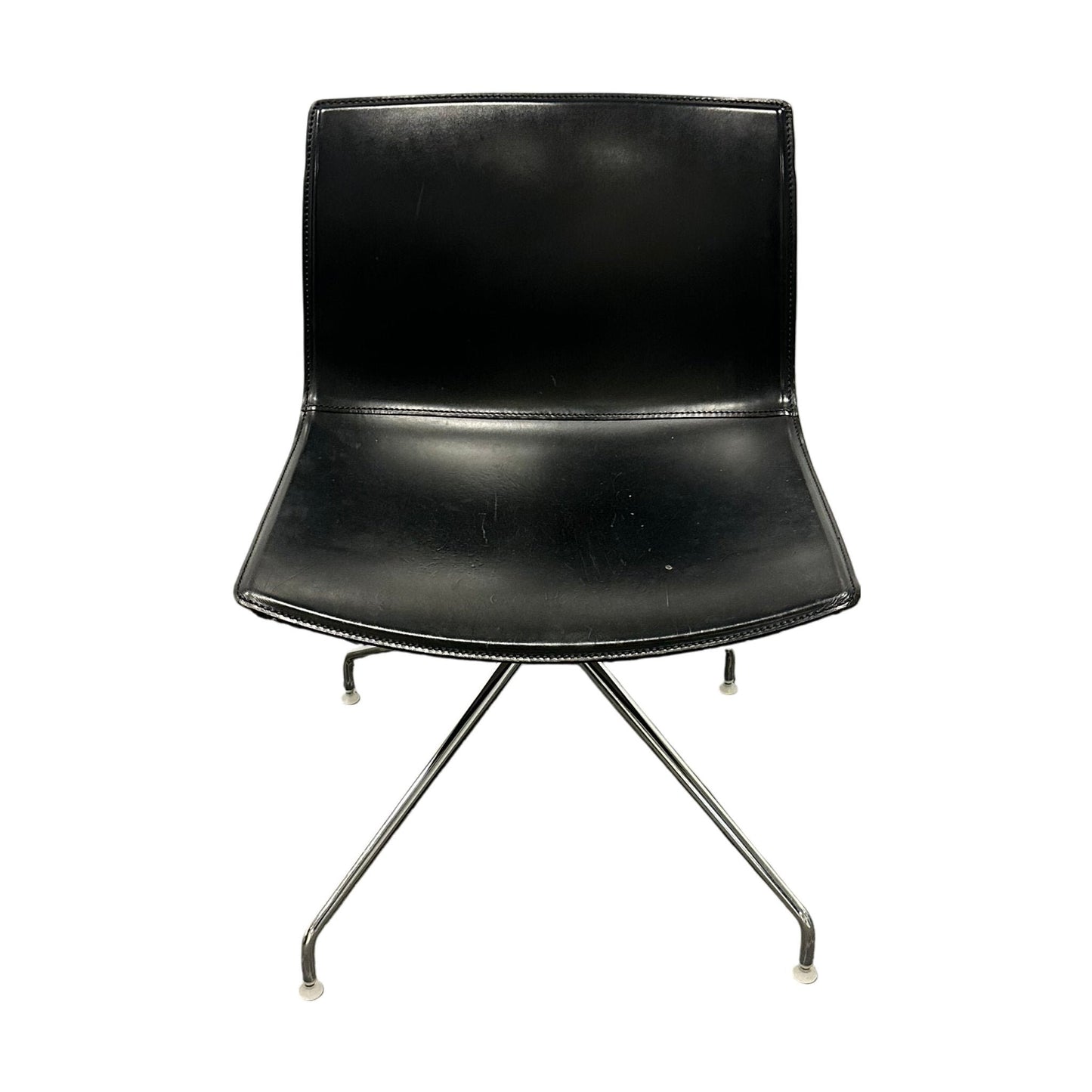 Catifa 53 spisestol i sort skinn