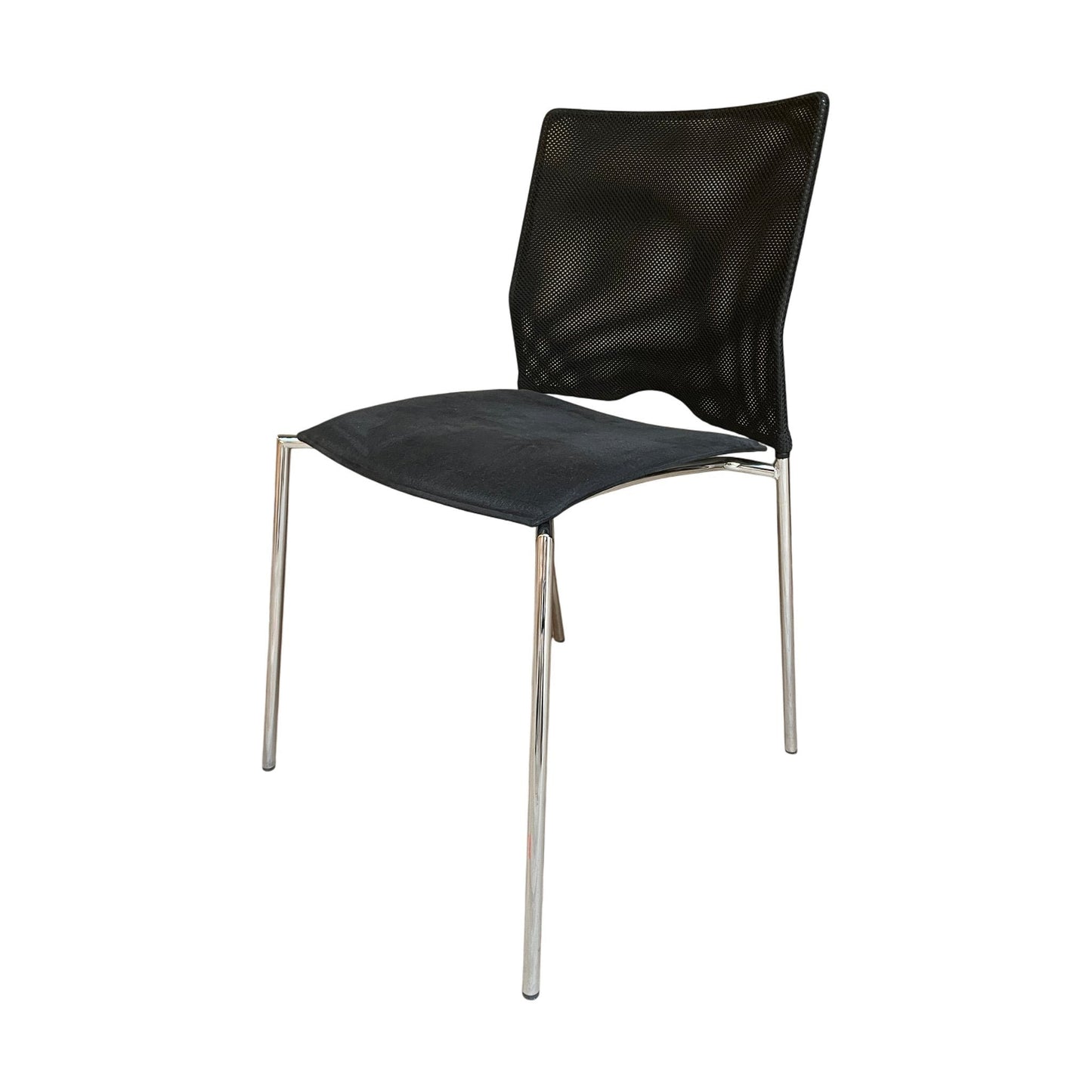 Cosmos møteromsstol fra Lammhults, svart, stablebar