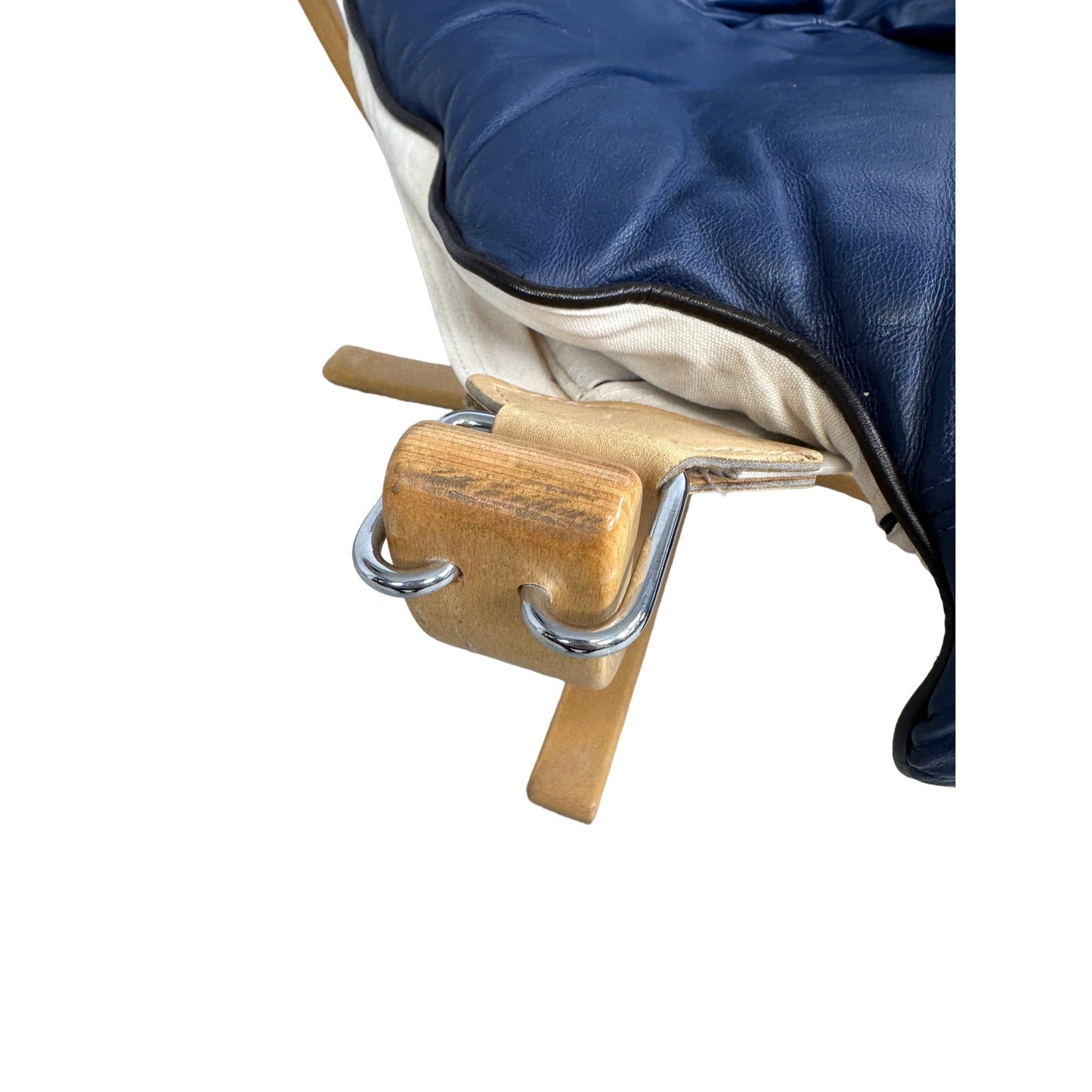 Blå stol fra Vatne Møbler, skinn