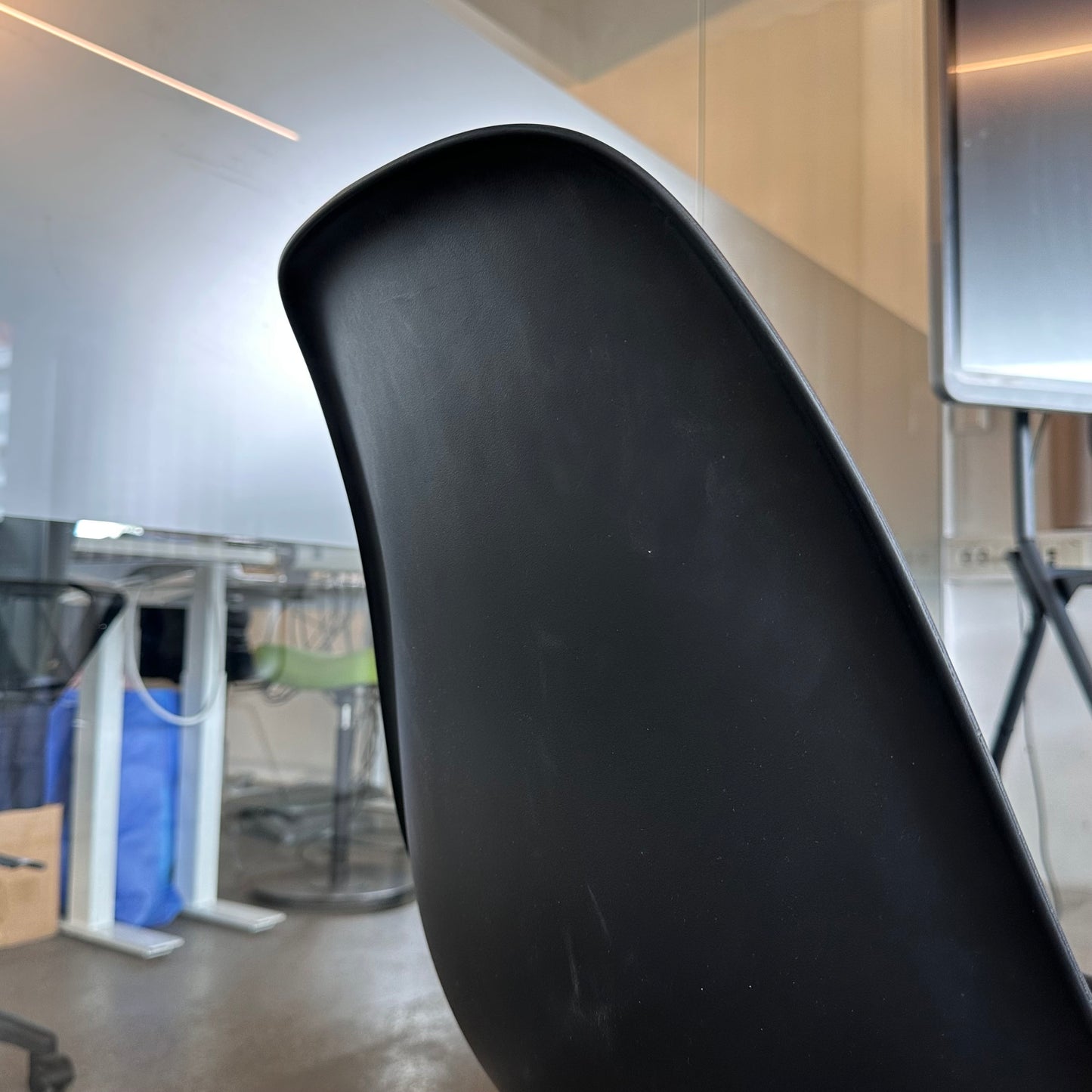 Vitra Eames Plastic Side Chair DSX stol