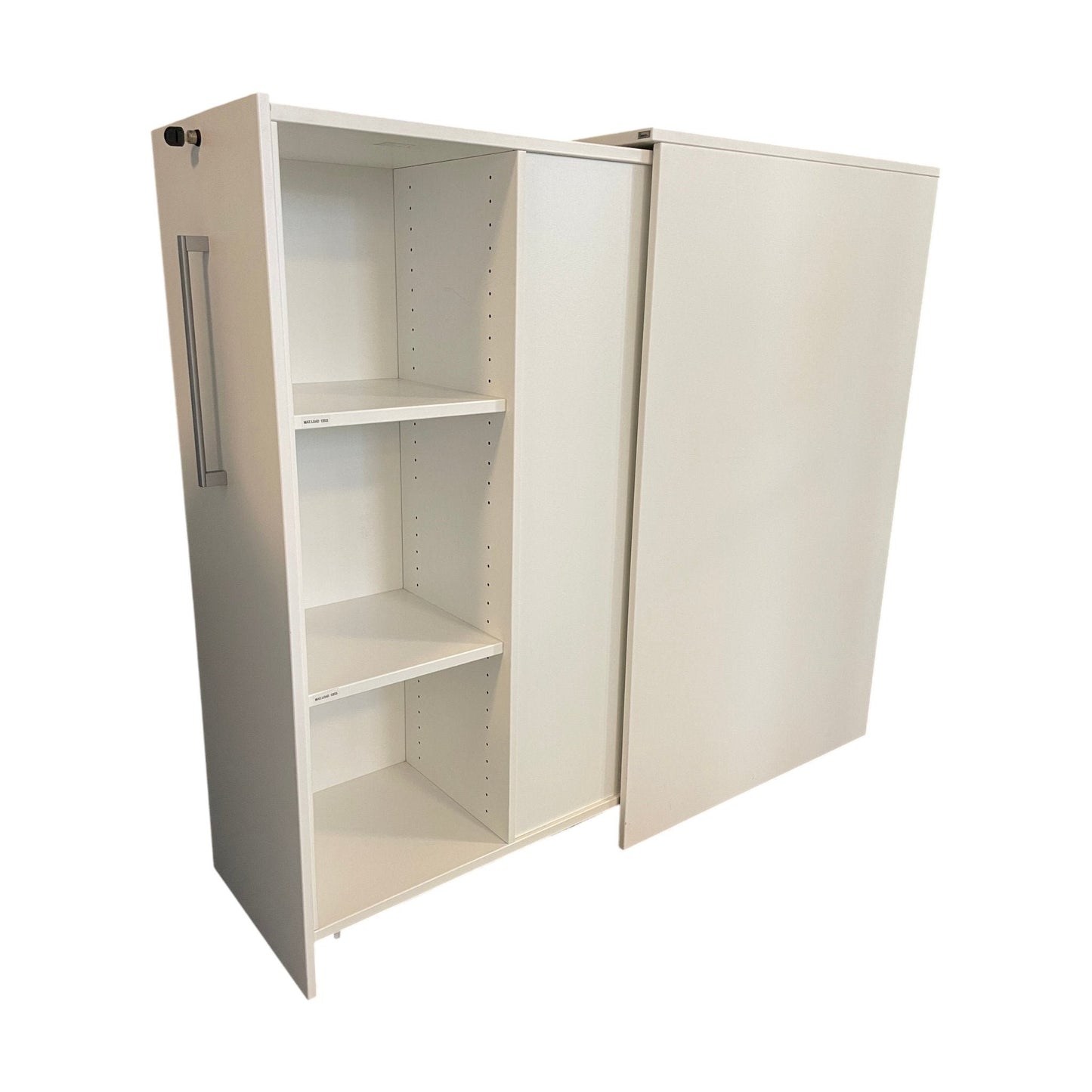 Hvit towerskap fra Kinnarps, dobbel åpning, 125x80x40 cm