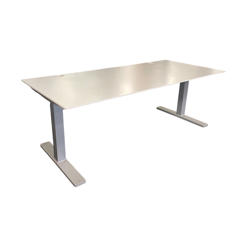 Elektrisk hev/senk skrivebord fra Kinnarps, hvit, 180x80 cm