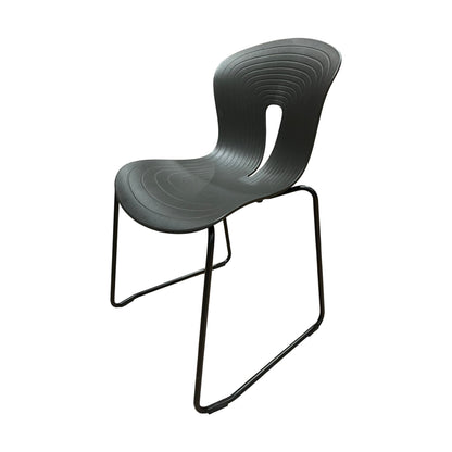 Pond møteromsstol fra Fora Form, stablebar