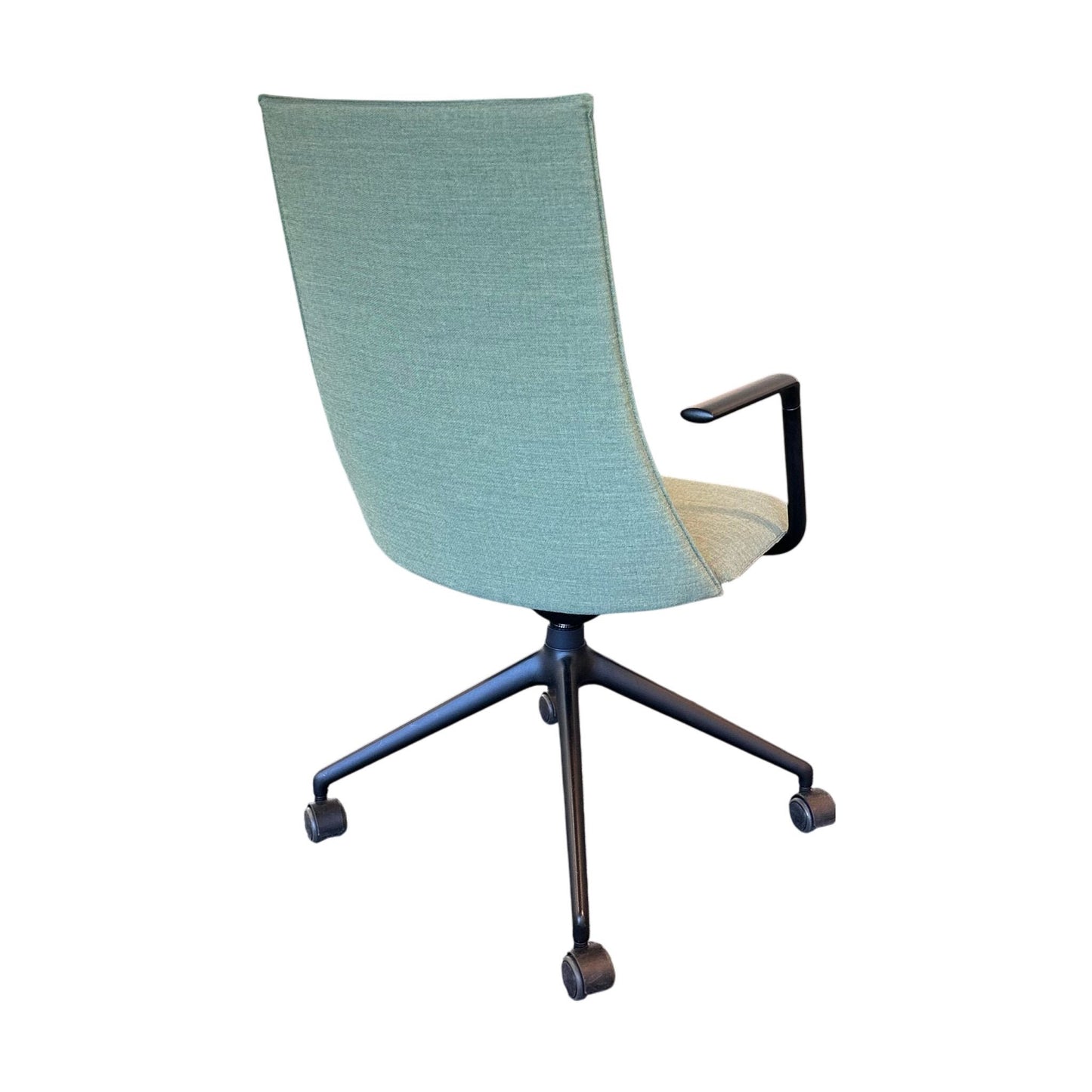 Fjell 5ER møteromsstol fra Fora Form, lys grønn, med armlener