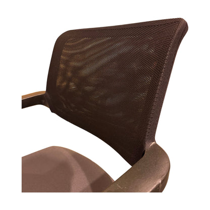 Brunner Fina Soft møteromsstol, svart mesh og krom ben