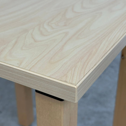 Lip sofabord fra VAD, bjørk, 50x50x60 cm