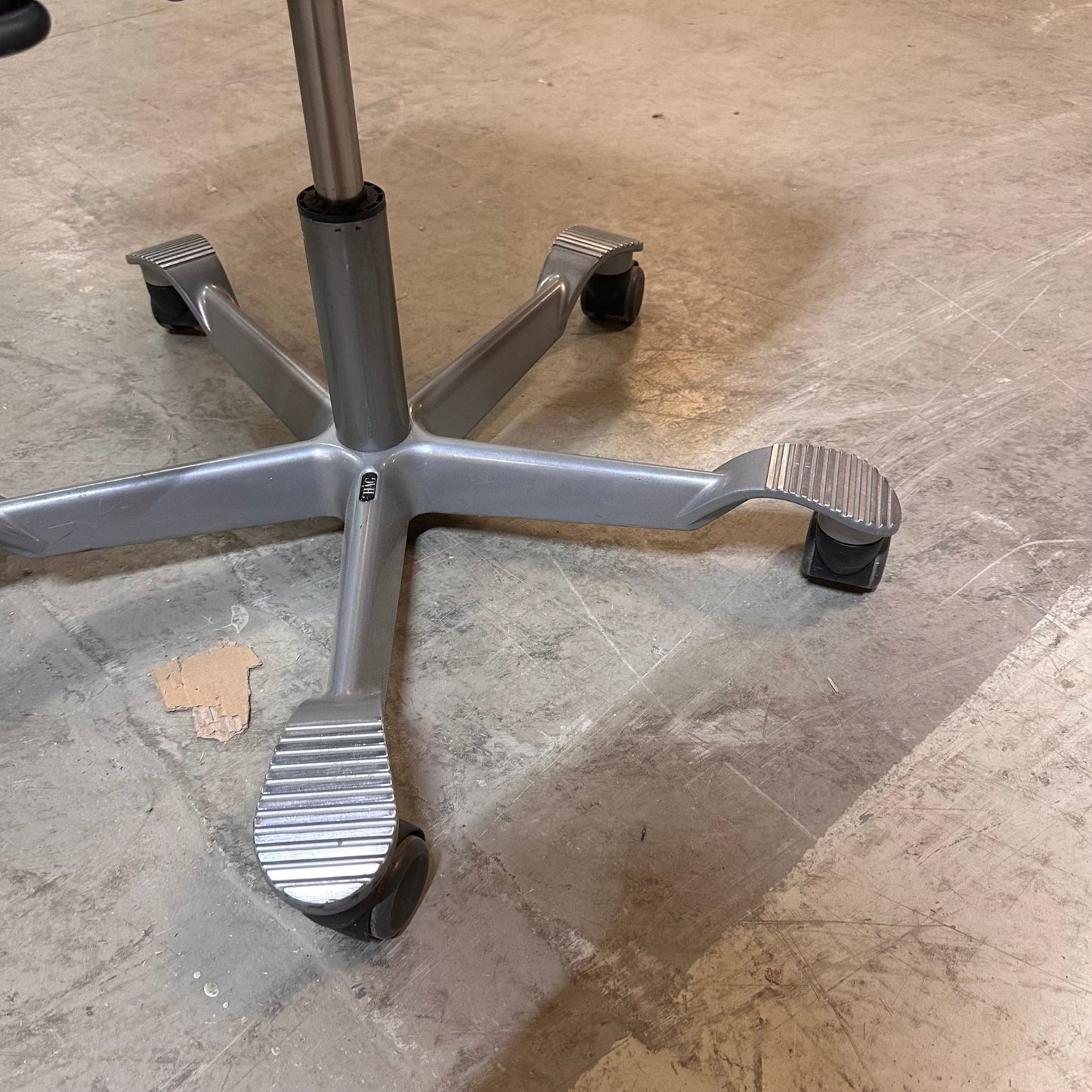 HÅG kontorstol med nakkestøtte, sort