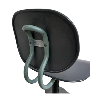 Casper elevstol fra Kinnarps, grønn ramme