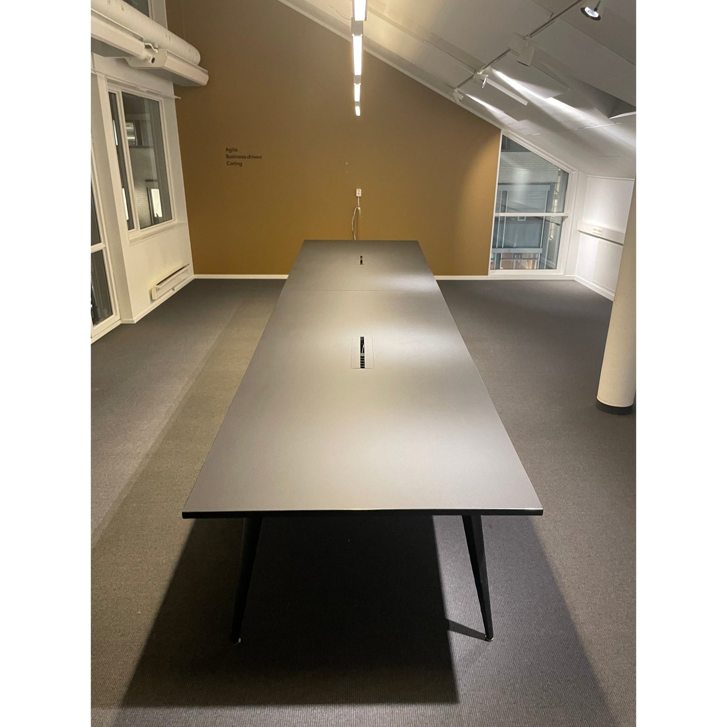 Svart møtebord fra Edsbyn, laminat, 600x150 cm