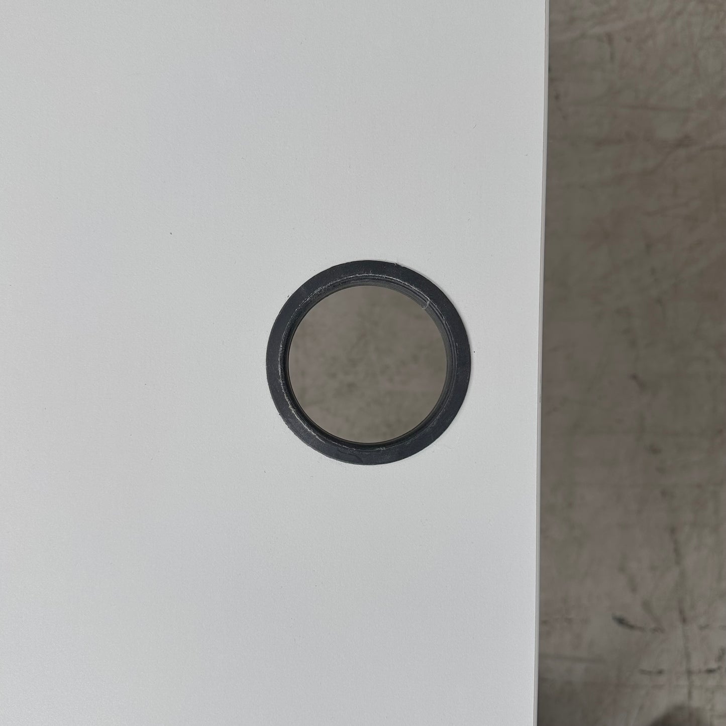 Elektrisk hev/senk skrivebord 140x80 cm, grå laminat, Kinnarps